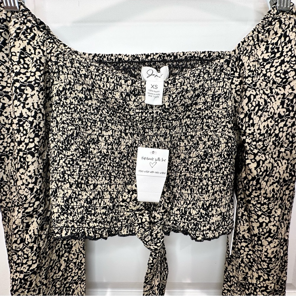 2 Piece Blouse and Skirt set with bonus hair accessory